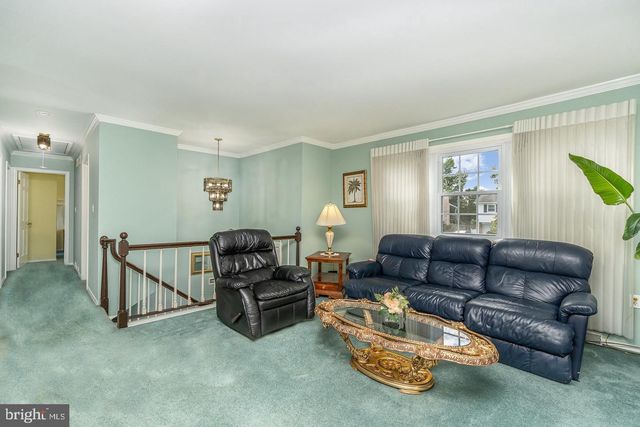 8 EDGEWOOD DR, Mechanicsburg, PA 17055