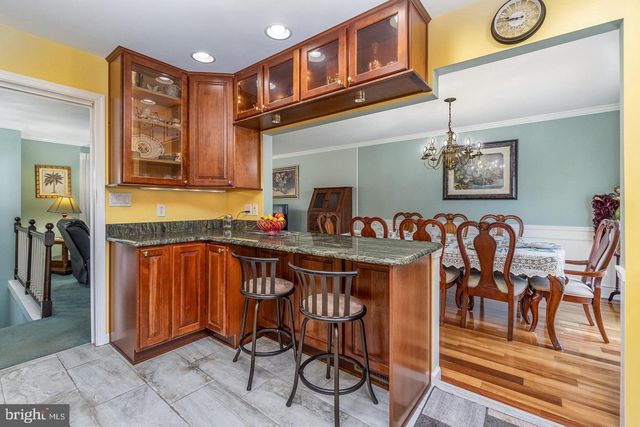 8 EDGEWOOD DR, Mechanicsburg, PA 17055