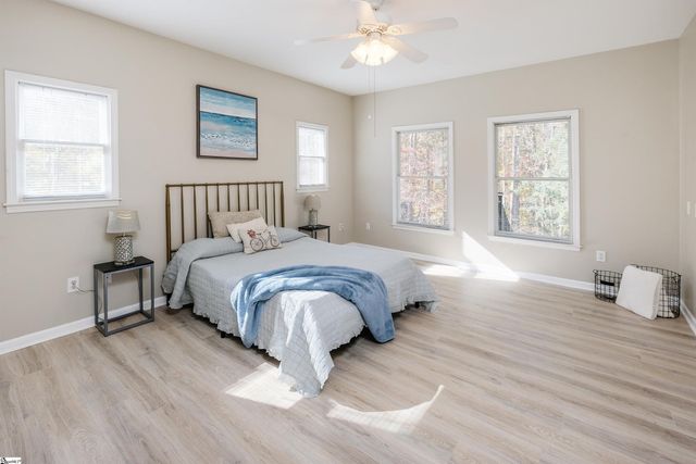 113 Cane Creek Harbor Road, Seneca, SC 29671