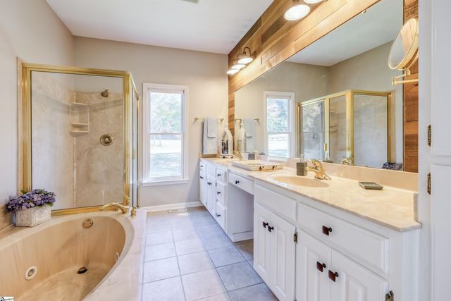 113 Cane Creek Harbor Road, Seneca, SC 29671