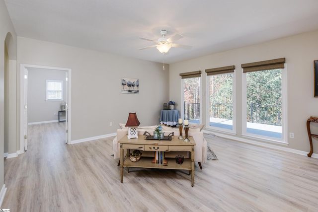 113 Cane Creek Harbor Road, Seneca, SC 29671