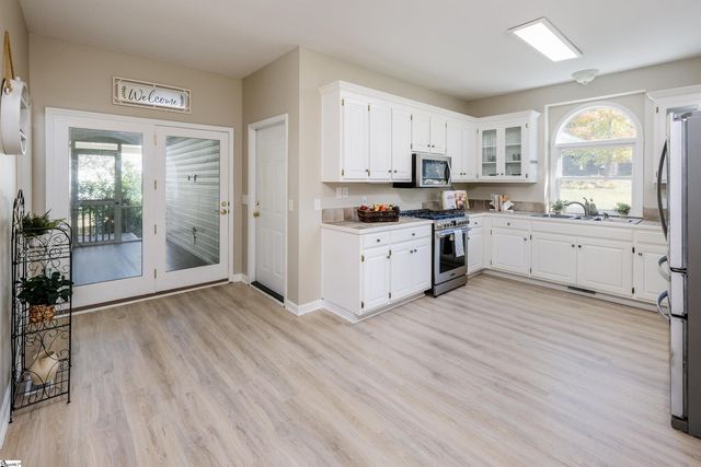 113 Cane Creek Harbor Road, Seneca, SC 29671