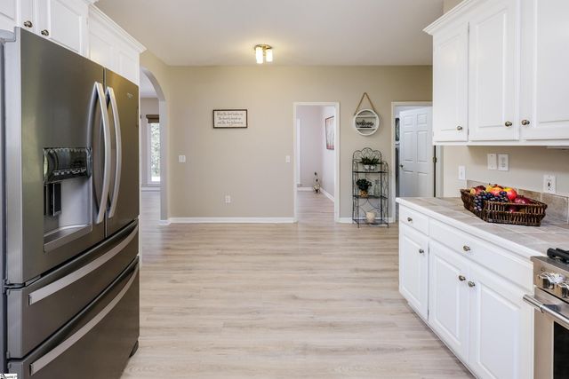 113 Cane Creek Harbor Road, Seneca, SC 29671