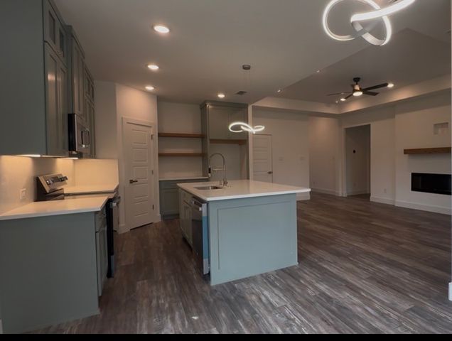 502 Palmetto Court, Runaway Bay, TX 76426