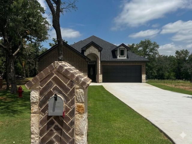502 Palmetto Court, Runaway Bay, TX 76426