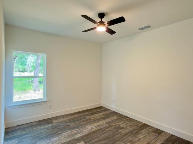 502 Palmetto Court, Runaway Bay, TX 76426