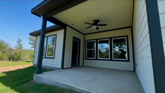 502 Palmetto Court, Runaway Bay, TX 76426