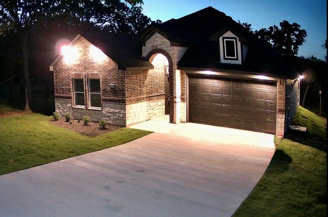 502 Palmetto Court, Runaway Bay, TX 76426