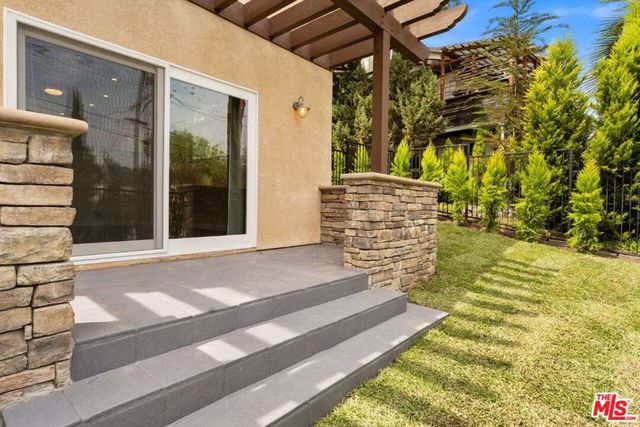 1630 Bridgeport Drive, Los Angeles, CA 90065