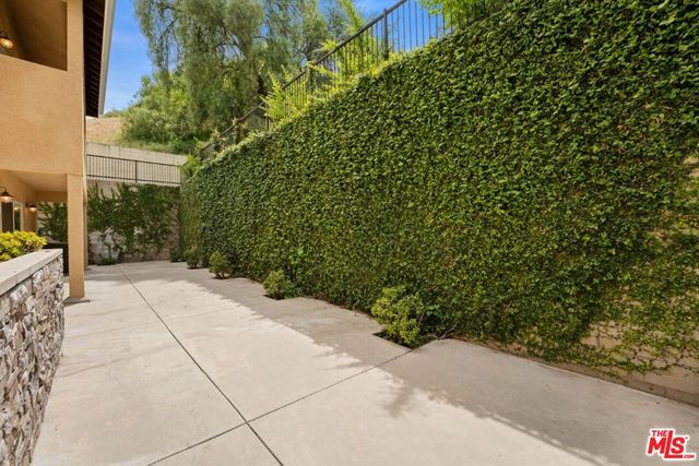 1630 Bridgeport Drive, Los Angeles, CA 90065