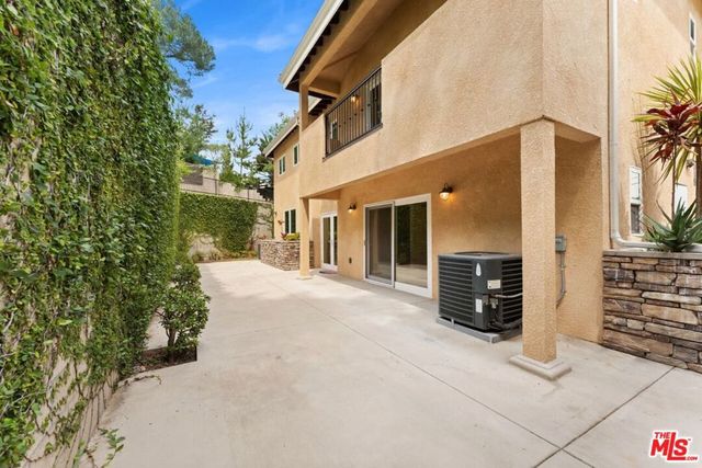 1630 Bridgeport Drive, Los Angeles, CA 90065