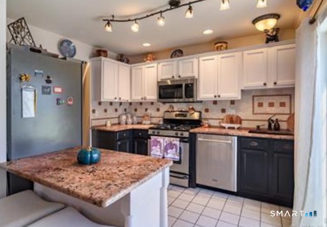 11 Mannions Lane 10, Danbury, CT 06810