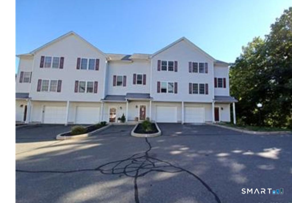 11 Mannions Lane 10, Danbury, CT 06810