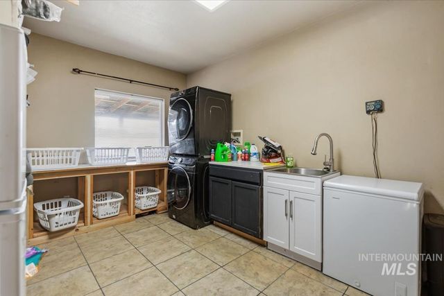 3717 E Locust Ln, Nampa, ID 83686