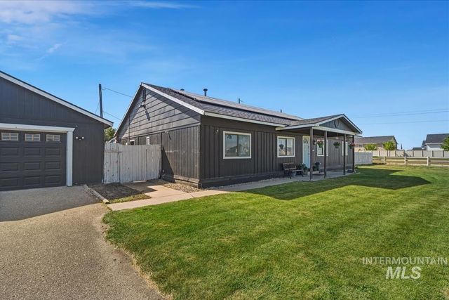 3717 E Locust Ln, Nampa, ID 83686