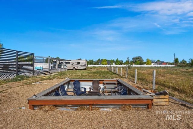 3717 E Locust Ln, Nampa, ID 83686