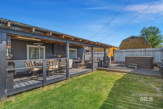 3717 E Locust Ln, Nampa, ID 83686