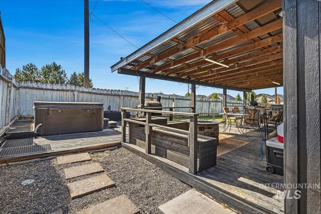 3717 E Locust Ln, Nampa, ID 83686