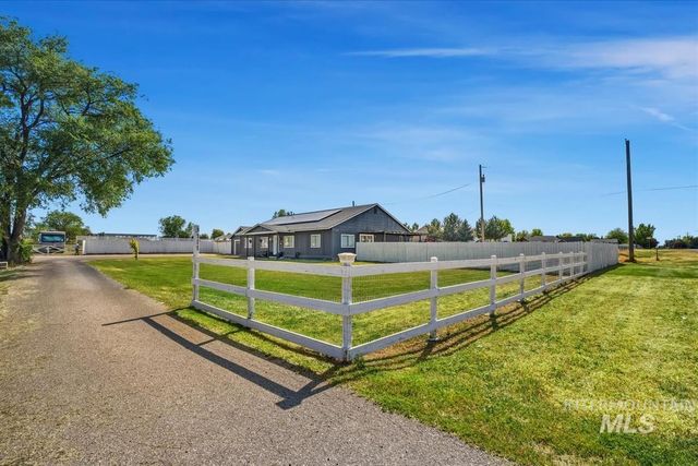 3717 E Locust Ln, Nampa, ID 83686