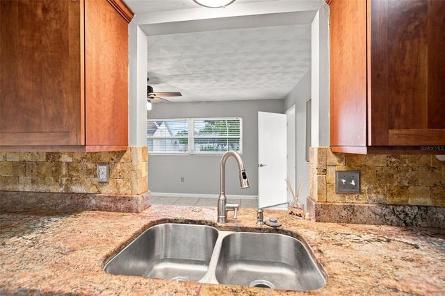 526 S LARRY CIRCLE, Brandon, FL 33511
