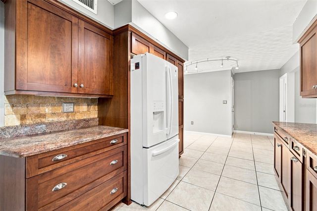 526 S LARRY CIRCLE, Brandon, FL 33511
