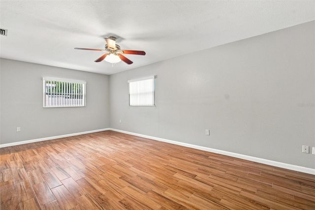 526 S LARRY CIRCLE, Brandon, FL 33511