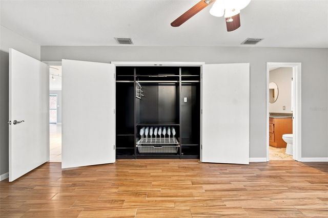 526 S LARRY CIRCLE, Brandon, FL 33511