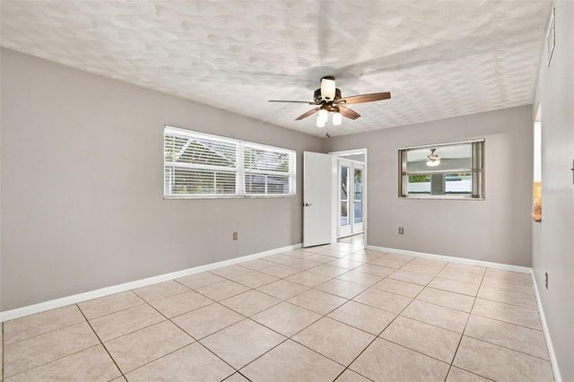 526 S LARRY CIRCLE, Brandon, FL 33511