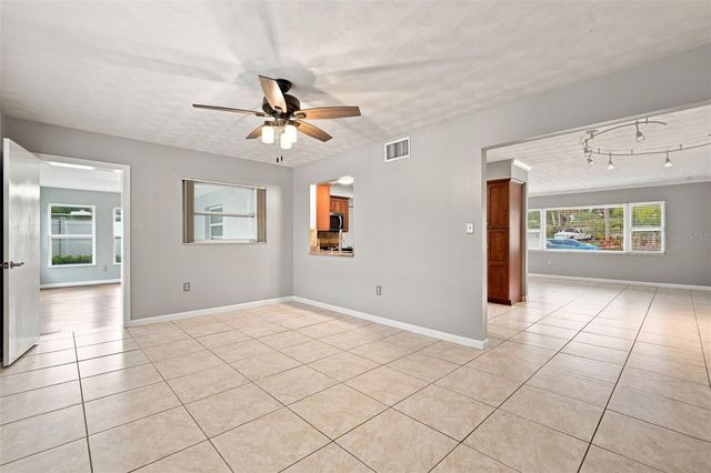 526 S LARRY CIRCLE, Brandon, FL 33511