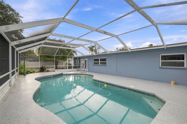 526 S LARRY CIRCLE, Brandon, FL 33511