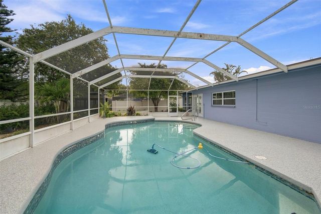526 S LARRY CIRCLE, Brandon, FL 33511