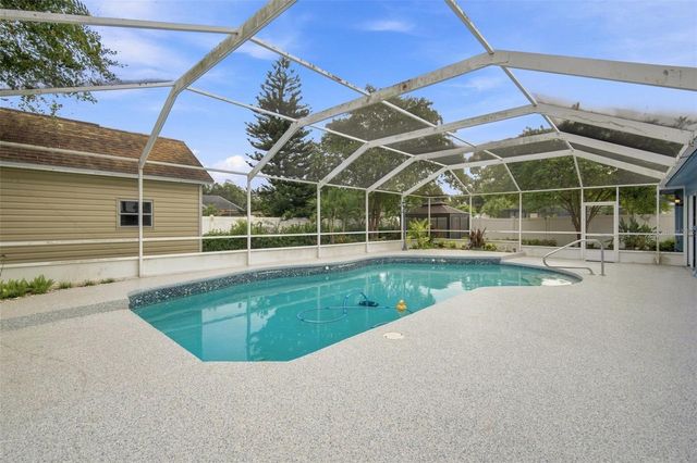 526 S LARRY CIRCLE, Brandon, FL 33511