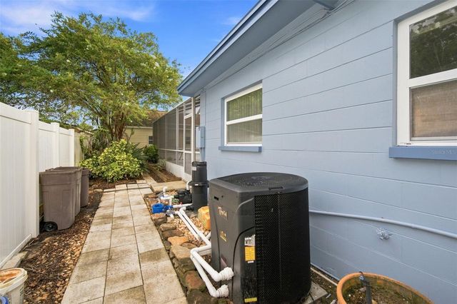 526 S LARRY CIRCLE, Brandon, FL 33511