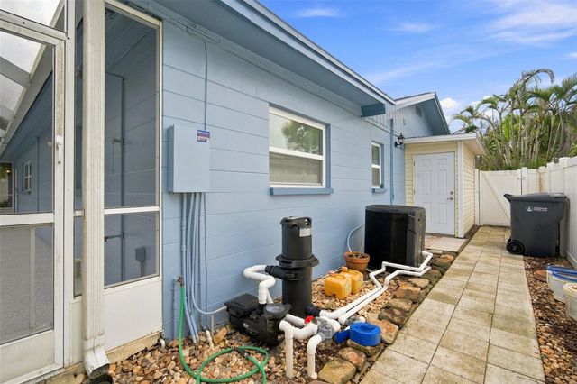 526 S LARRY CIRCLE, Brandon, FL 33511