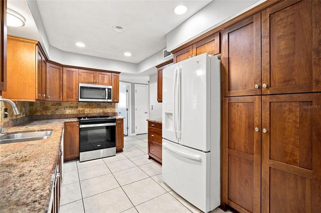 526 S LARRY CIRCLE, Brandon, FL 33511