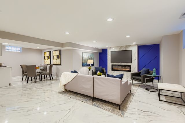 9001 S Claremont Avenue, Chicago, IL 60643