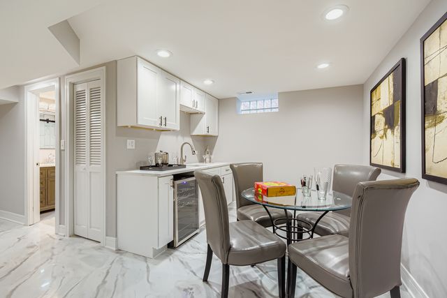 9001 S Claremont Avenue, Chicago, IL 60643