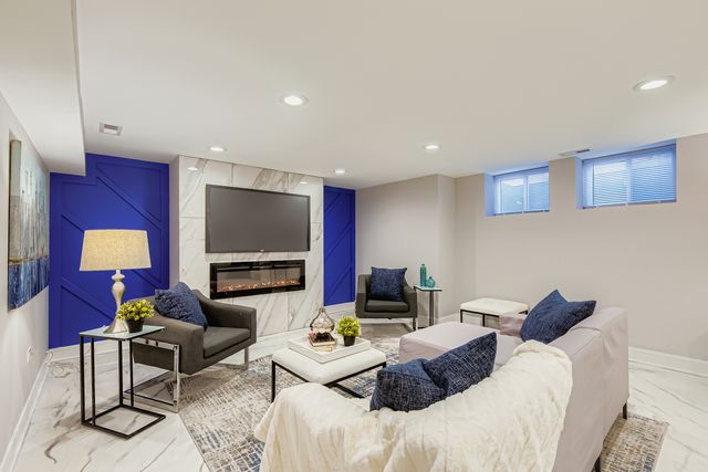 9001 S Claremont Avenue, Chicago, IL 60643