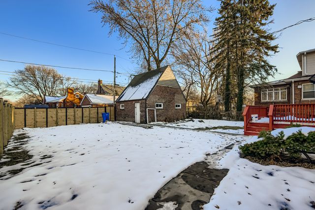 9001 S Claremont Avenue, Chicago, IL 60643