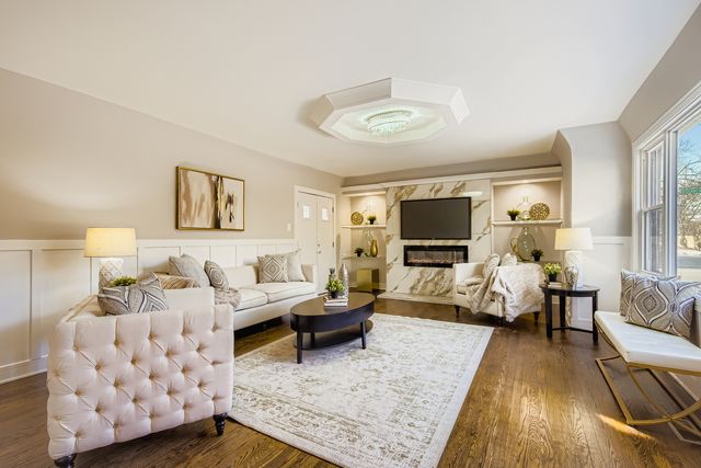 9001 S Claremont Avenue, Chicago, IL 60643