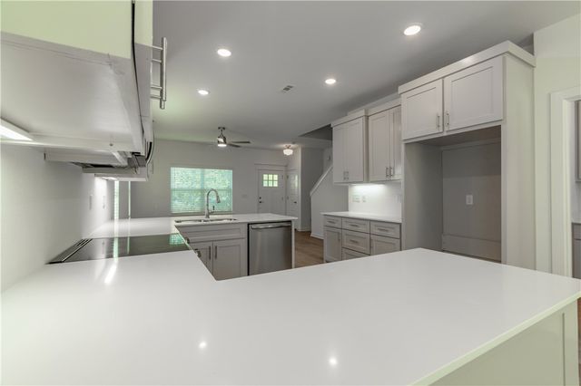 832 S Dockery Lane, Fayetteville, AR 72701