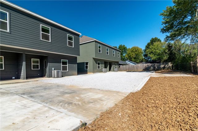 832 S Dockery Lane, Fayetteville, AR 72701