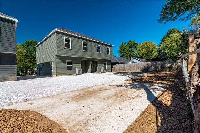 832 S Dockery Lane, Fayetteville, AR 72701