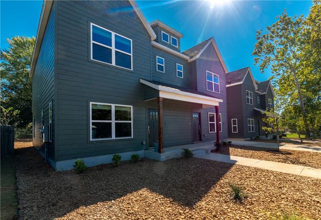 832 S Dockery Lane, Fayetteville, AR 72701