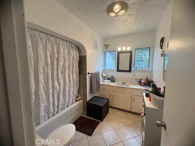 2196 N Orange Grove Avenue, Pomona, CA 91768
