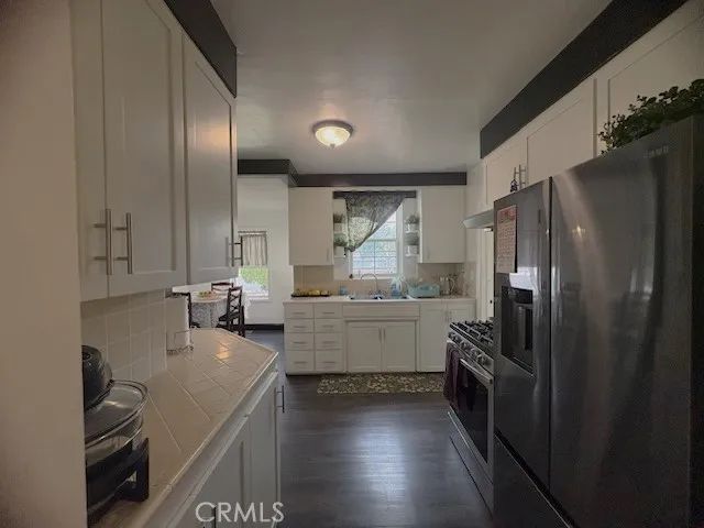 2196 N Orange Grove Avenue, Pomona, CA 91768