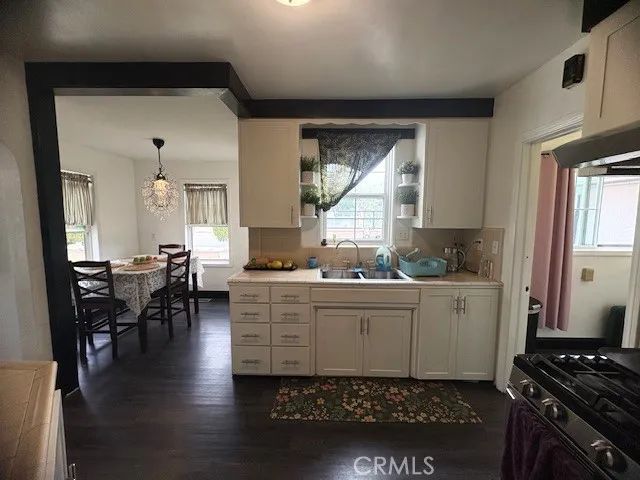 2196 N Orange Grove Avenue, Pomona, CA 91768