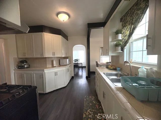 2196 N Orange Grove Avenue, Pomona, CA 91768
