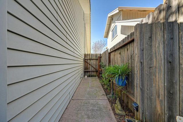 1172 Ravine View Dr, Roseville, CA 95661