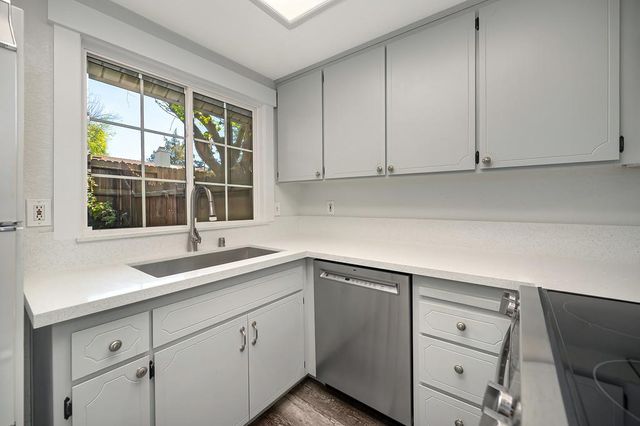 1172 Ravine View Dr, Roseville, CA 95661